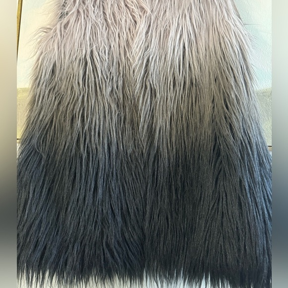 TOKYO DARLING Faux Fur Ombré Colorblock Vest Grey Black Size S/M - Picture 5 of 8